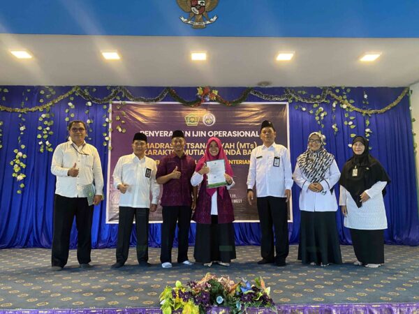 Penyerahan Izin Operasional MTs Karakter Mutiara Bunda Bali -3
