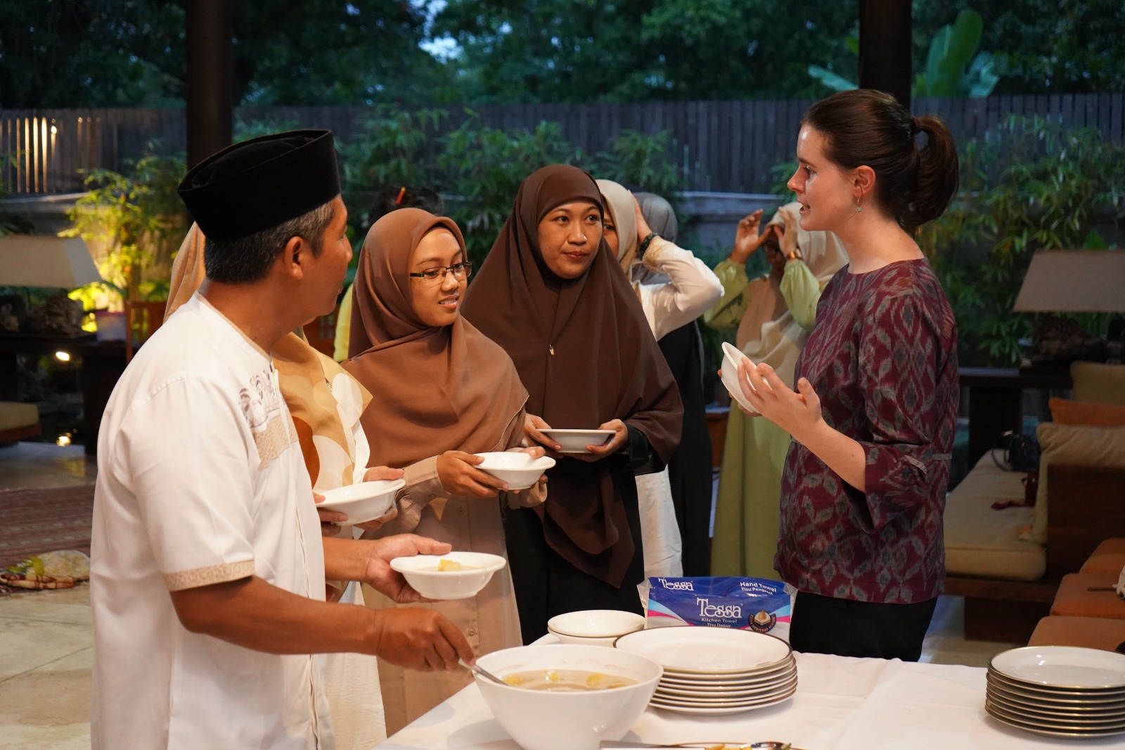 Ramadhan, Konsulat Jenderal Australia di Bali Gelar Buka Puasa Bersama Sekolah Program Bridge di Bali 