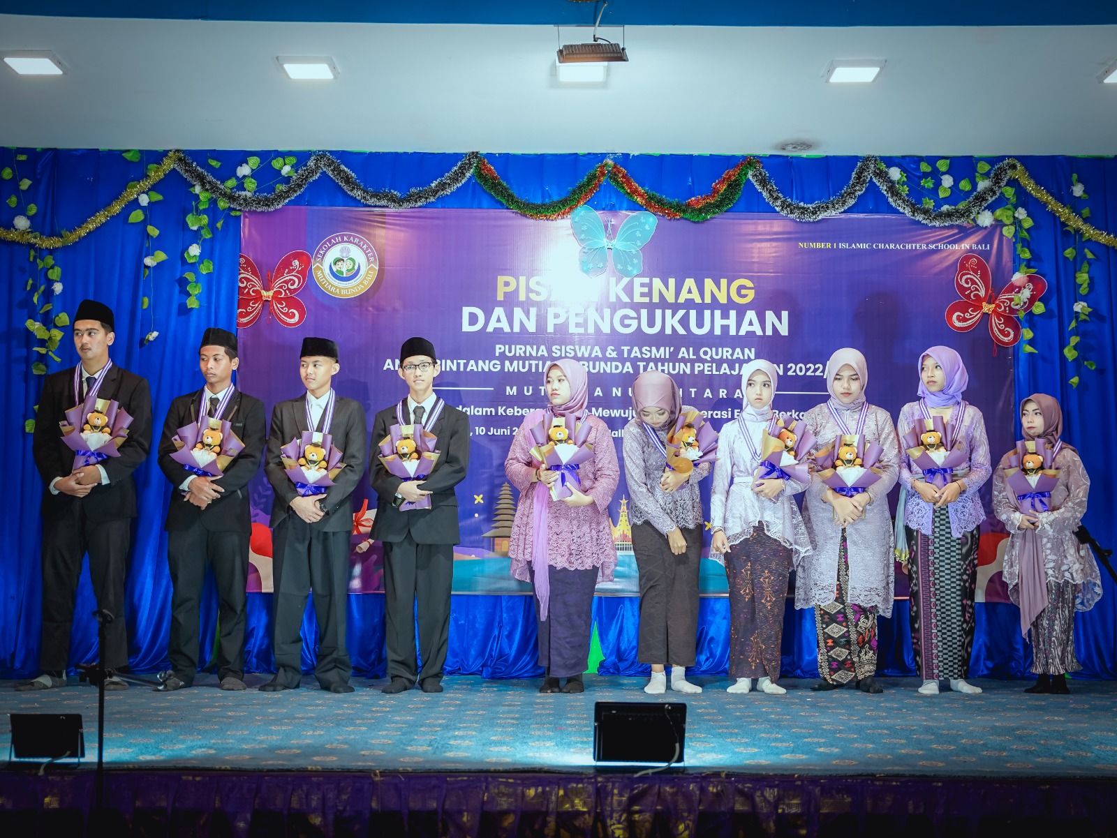 Wisuda Purna Siswa Angkatan I MTs Karakter Mutiara Bunda Bali