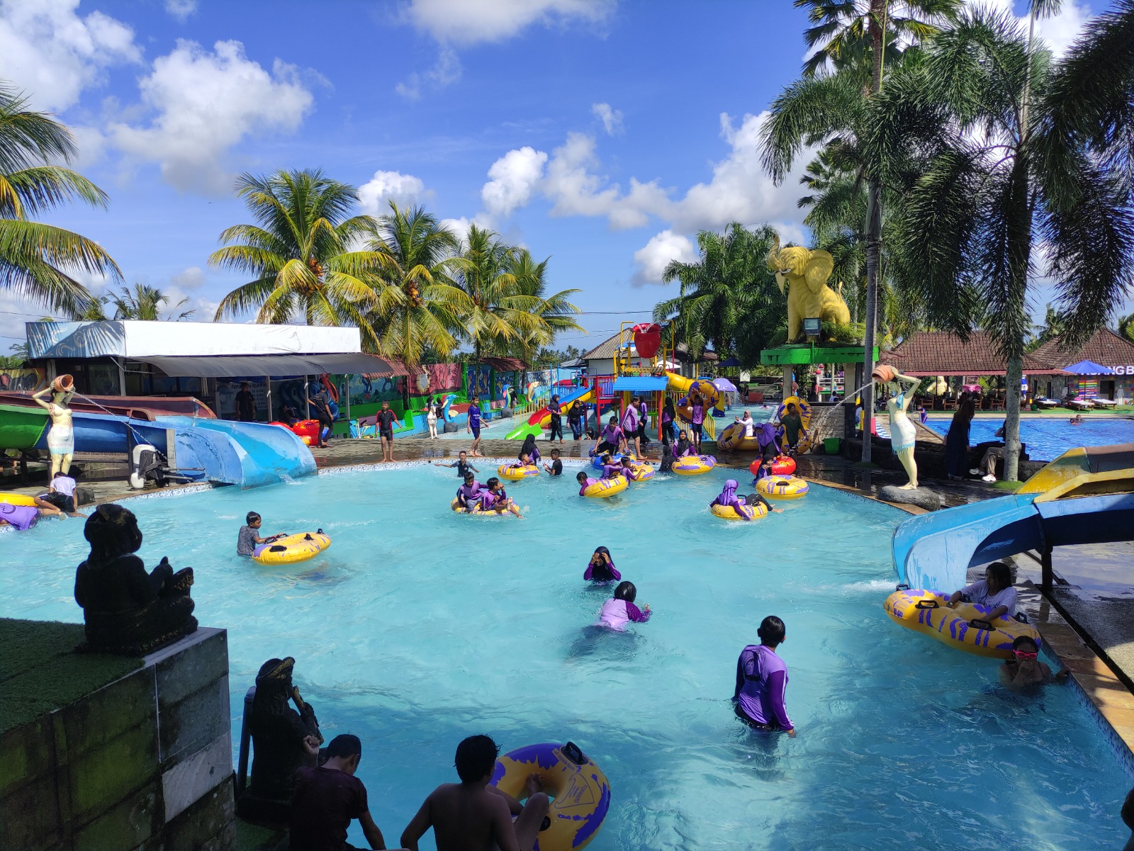 Outing Class 4 & 5 MI KMBB: Pengalaman Belajar di Museum Geopark dan Waterboom Sidembunut