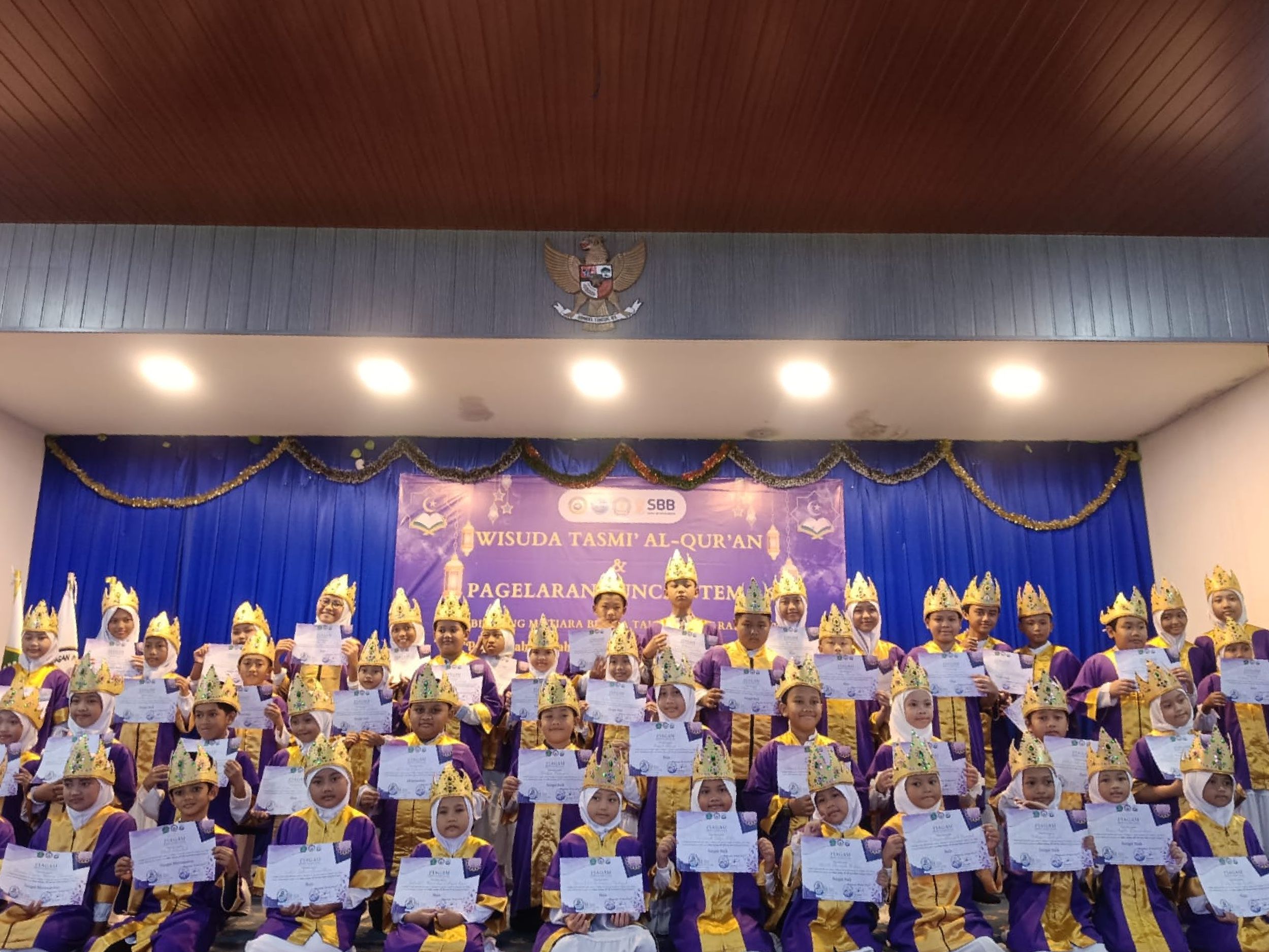 Wisuda Tasmi' Al Quran dan Pagelaran Puncak Tema 6 Anak Bintang Mutiara Bunda Tahun Pelajaran 2023/2024