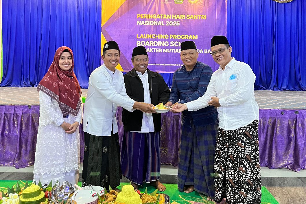 Peringati Hari Santri 2025, Yayasan Karakter Mutiara Bunda Bali Resmikan Program Boarding School MTs
